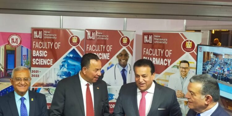 Enseignement supérieur : Inspection des pavillons à “EDU GATE 2022” 2 - Le Progrès Egyptien Enseignement supérieur : Inspection des pavillons à “EDU GATE 2022” 1 - Le Progrès Egyptien