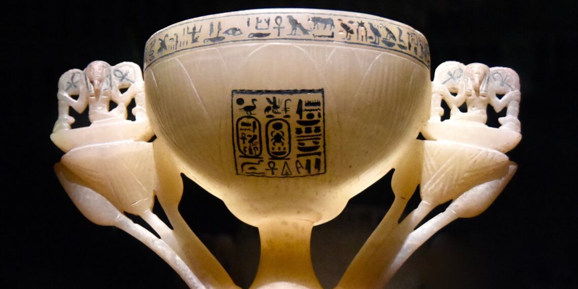 Le calice de lotus de Toutankhamon 2 - Le Progrès Egyptien Le calice de lotus de Toutankhamon 1 - Le Progrès Egyptien