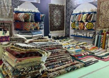 Opéra : Exposition de produits artisanaux