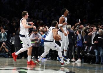 NBA  : Dallas bat Brooklyn au buzzer, Curry blessé