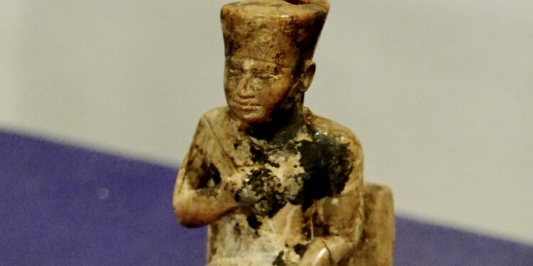 Statuette de Khéops 2 - Le Progrès Egyptien Statuette de Khéops 1 - Le Progrès Egyptien