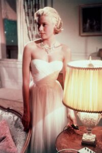 Les robes les plus mythiques de l’histoire du cinéma 11 - Le Progrès Egyptien