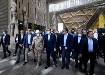 Le PM inspecte les travaux du Grand Musée Egyptien