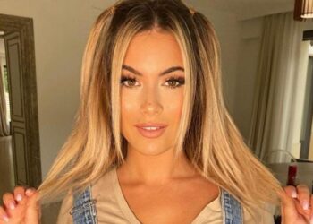 Carla Moreau envisage la chirurgie esthétique