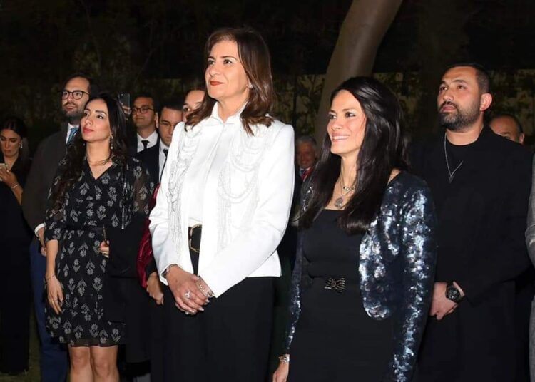 Farrah El-Dibany décorée par la France