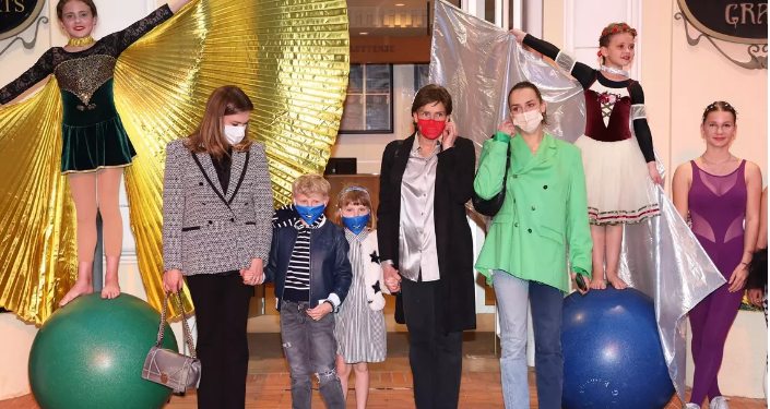 Jacques et Gabriella, soirée au cirque avec la princesse Stéphanie et ses filles 1 - Le Progrès Egyptien