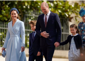 Kate, William, George et Charlotte, en famille pour la messe de Pâques