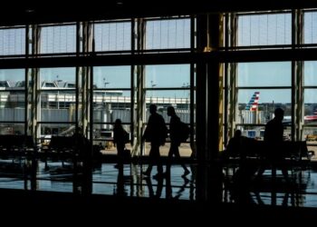 USA : Les compagnies aériennes lèvent l’obligation du port du masque