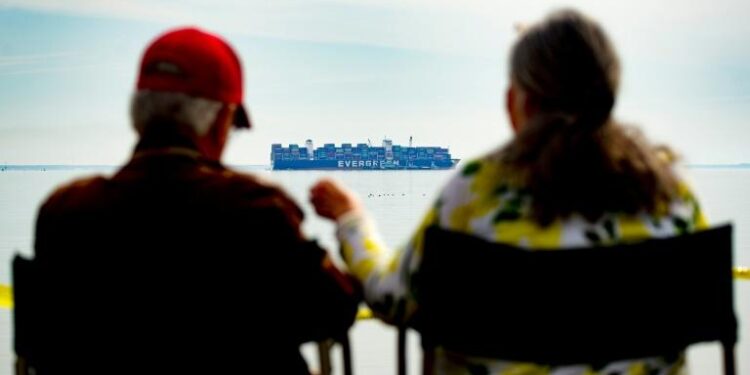 Baltimore : Un porte-conteneurs échoué ravit les curieux et inquiète les écologistes 1 - Le Progrès Egyptien