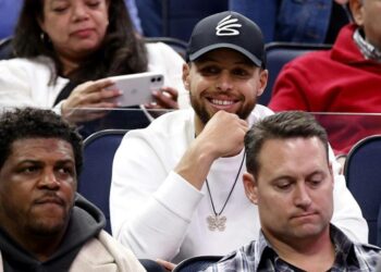 NBA : Curry “très optimiste” pourrait jouer le 1er match contre Denver