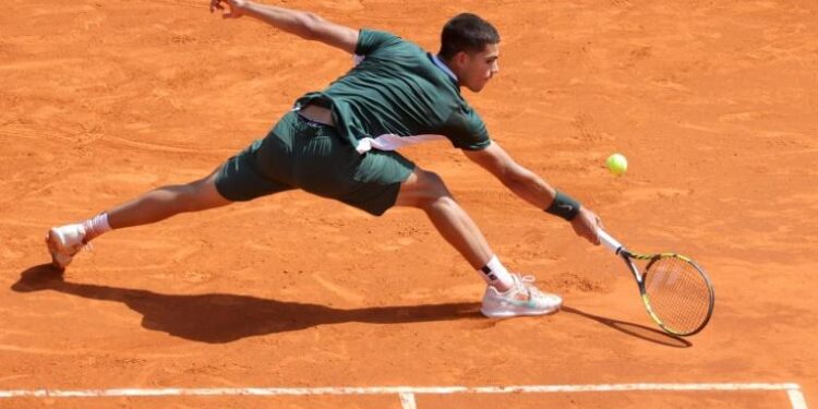 Tennis : Alcaraz bat Tsitsipas et file en demi-finale 1 - Le Progrès Egyptien