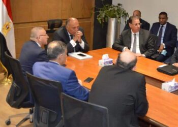 Choucri rencontre un certain nombre de ses assistants au siège du ministère des AE dans la NCA
