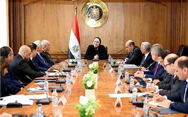 Conseil des industries textiles : 1ère réunion après sa refonte 2 - Le Progrès Egyptien Conseil des industries textiles : 1ère réunion après sa refonte 1 - Le Progrès Egyptien