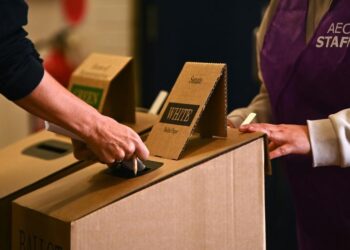 Les Australiens ont voté, les travaillistes favoris pour revenir au pouvoir