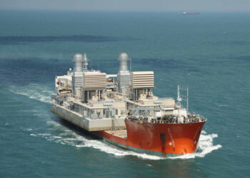 Construction de la première centrale électrique flottante