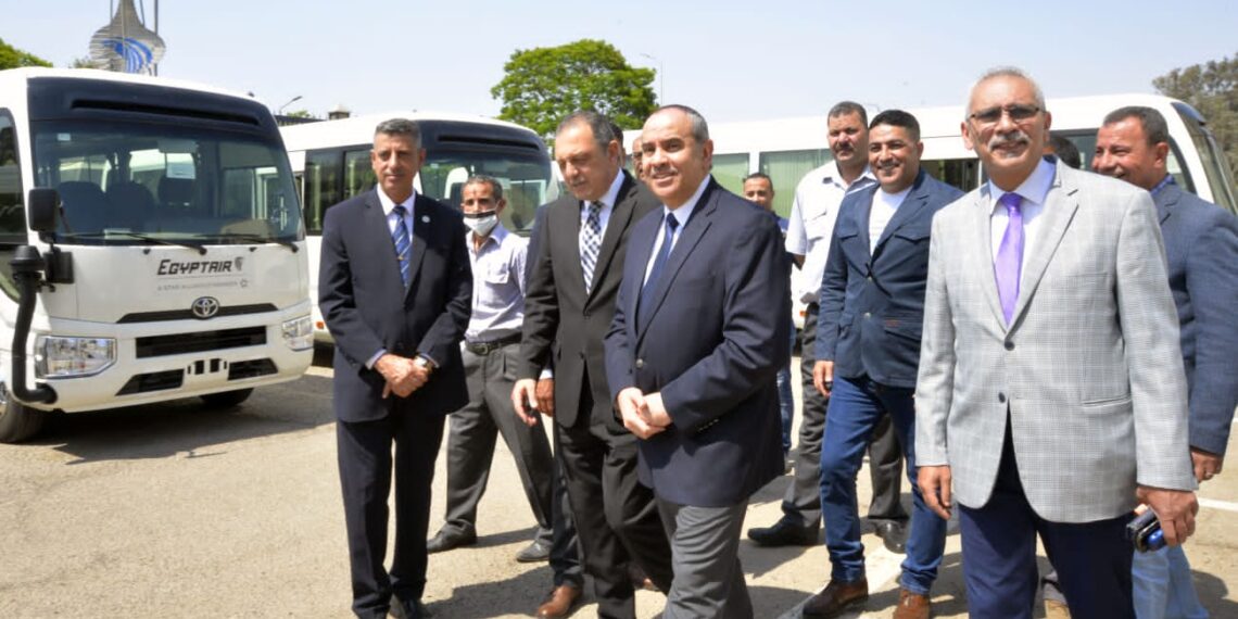 Le ministre de l’Aviation inspecte la flotte de voitures de la compagnie pour les services au sol 1 - Le Progrès Egyptien