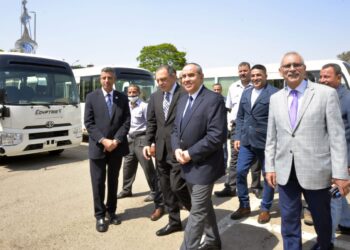 Le ministre de l’Aviation inspecte la flotte de voitures de la compagnie pour les services au sol