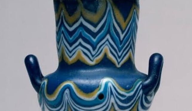 Vase en verre bleu d’Amenhotep III 1 - Le Progrès Egyptien