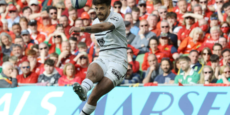 T 10 kicks a penalty in the shoot out