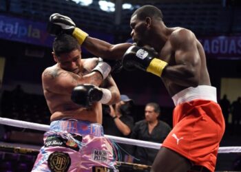 Pour leur retour chez les pros, les boxeurs cubains obtiennent six victoires