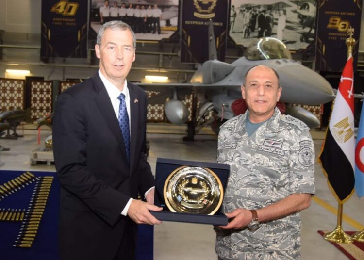 L’Armée de l’air célèbre le 40e anniversaire de l’atterrissage du premier avion “F16” en Egypte