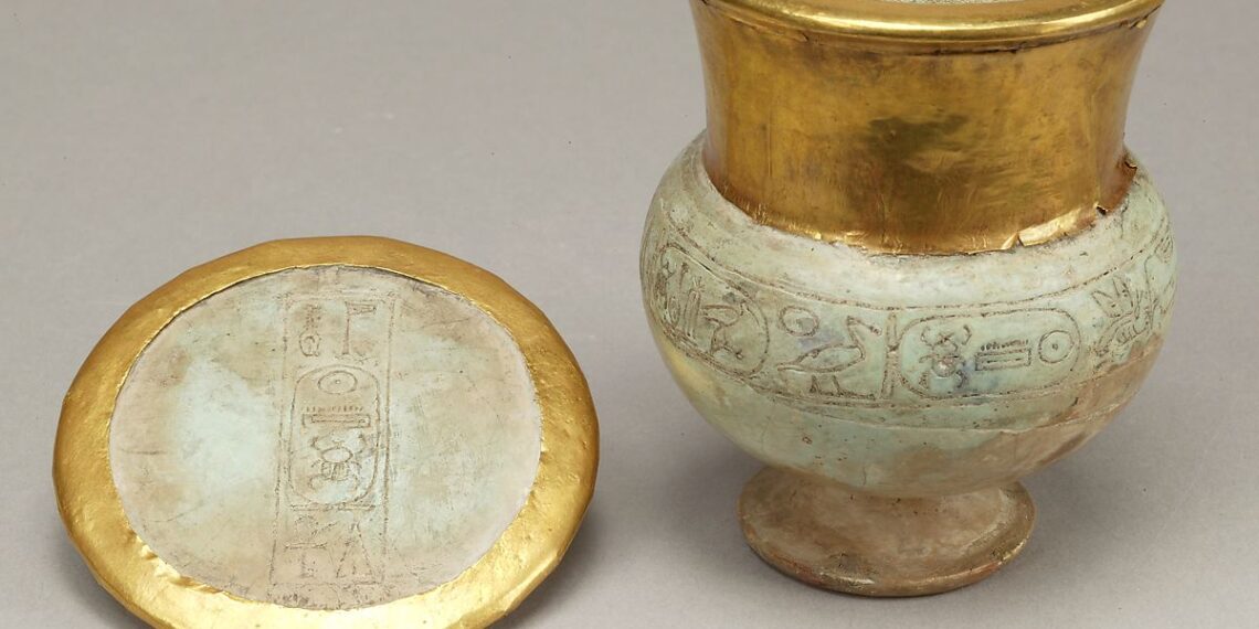 Un pot à cosmétique 1 - Le Progrès Egyptien