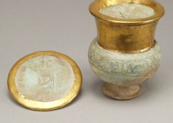 Un pot à cosmétique