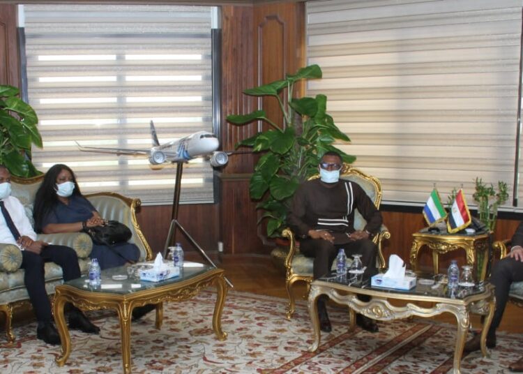 Le ministre de l’Aviation discute avec l’ambassadeur de la Sierra Leone des moyens de renforcer la coopération