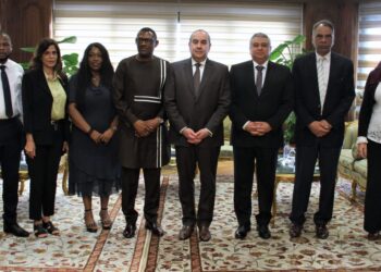 Le ministre de l’Aviation discute avec l’ambassadeur de la Sierra Leone des moyens de renforcer la coopération