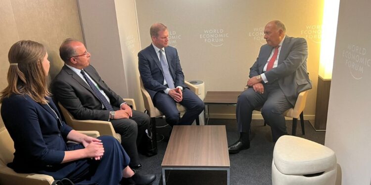 Choucri s'entretient par le président exécutif du BCG 2 - Le Progrès Egyptien Choucri s'entretient par le président exécutif du BCG 1 - Le Progrès Egyptien