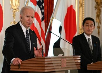 Etats-Unis et Japon haussent le ton envers Pékin