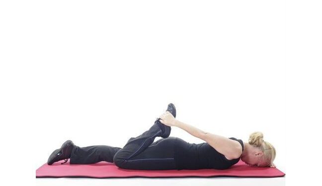 Etirement du quadriceps au sol 2 - Le Progrès Egyptien Etirement du quadriceps au sol 1 - Le Progrès Egyptien