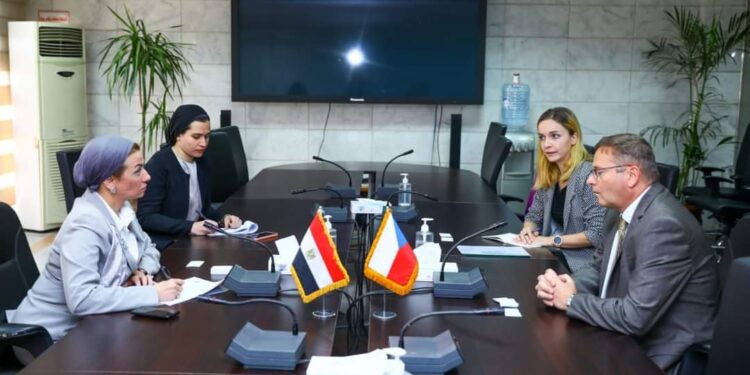 La ministre de l’Environnement examine la coopération avec l’ambassadeur tchèque 2 - Le Progrès Egyptien La ministre de l’Environnement examine la coopération avec l’ambassadeur tchèque 1 - Le Progrès Egyptien