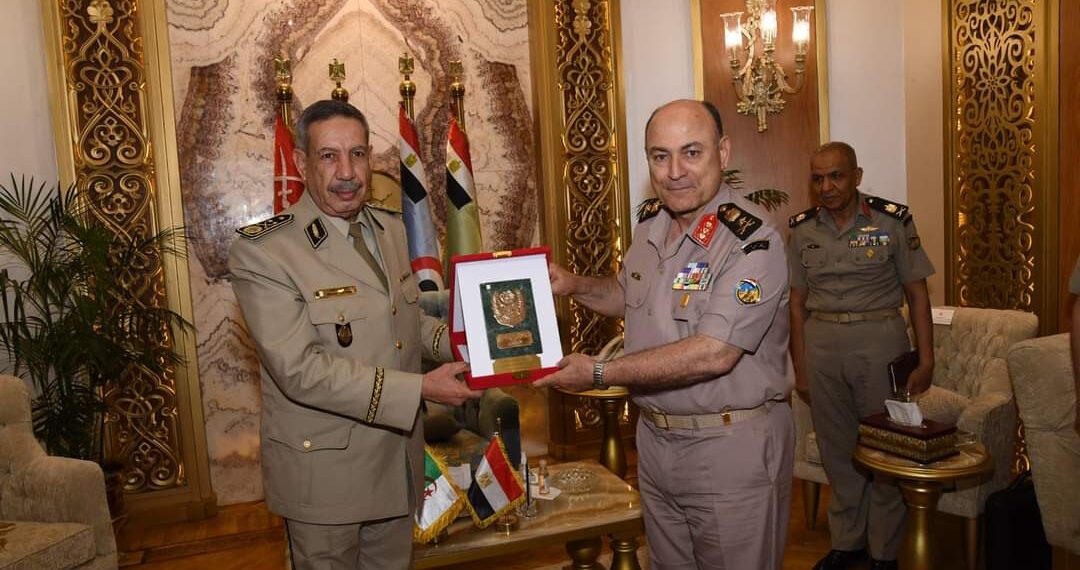 Entretien du chef d’état-major général avec une délégation militaire algérienne 1 - Le Progrès Egyptien