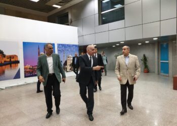 Le ministre de l’Aviation inspecte l’aéroport de Charm Al-Cheikh