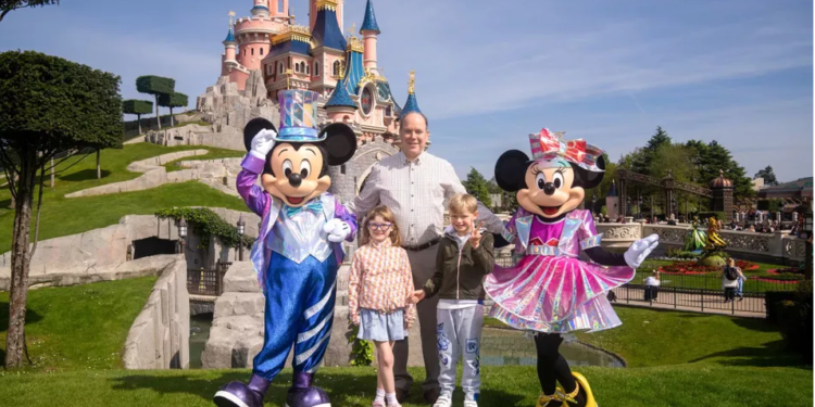 Jacques et Gabriella retrouvent Mickey et Minnie à Disneyland Paris 1 - Le Progrès Egyptien