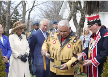 Charles et Camilla débutent leur visite canadienne