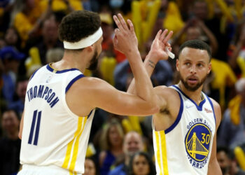 Play-offs NBA : Les Warriors renversent les Mavs et doublent la mise