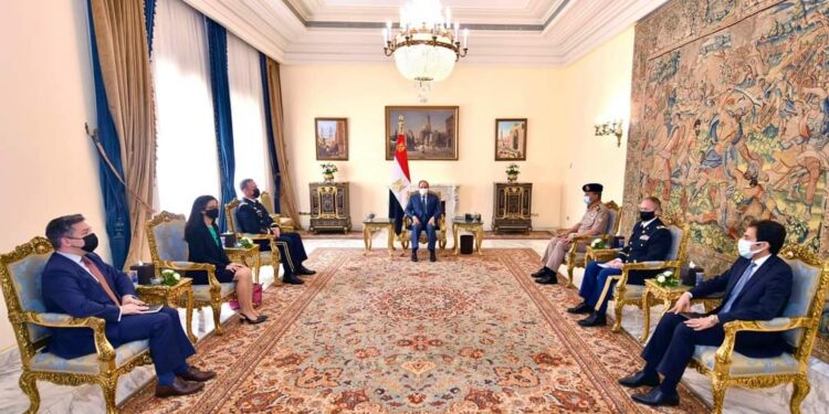Al-Sissi reçoit le chef du commandement central de l’armée américaine Michael Kurilla 1 - Le Progrès Egyptien