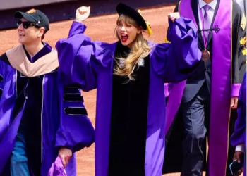 Taylor Swift reçoit un diplôme honorifique de l’Université de New York
