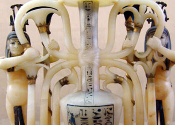 Vase à parfum en albâtre de Toutânkhamon