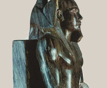 La statue de Horus protégeant Khephren 1 - Le Progrès Egyptien