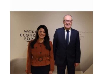 Davos: Al Machat rencontre le conseiller fédéral suisse à l’économie