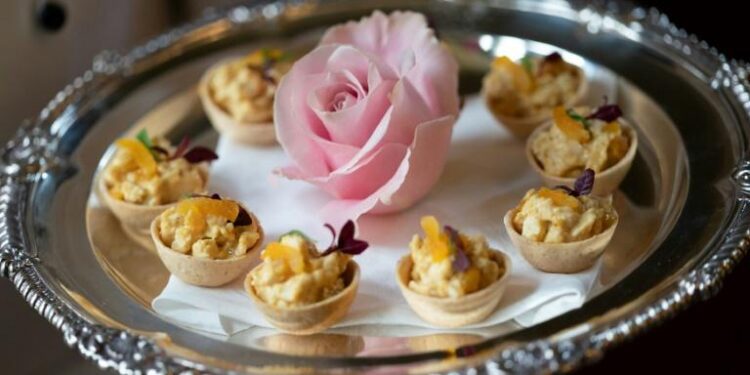 Le “coronation chicken”, un culinaire créé pour Elizabeth II 2 - Le Progrès Egyptien Le “coronation chicken”, un culinaire créé pour Elizabeth II 1 - Le Progrès Egyptien