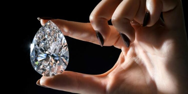 A Genève, le plus gros diamant blanc jamais mis aux enchères 2 - Le Progrès Egyptien A Genève, le plus gros diamant blanc jamais mis aux enchères 1 - Le Progrès Egyptien