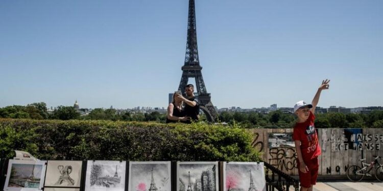 “Encore une année difficile” pour la tour Eiffel 1 - Le Progrès Egyptien