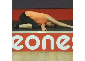 Etirement de l’épaule au sol