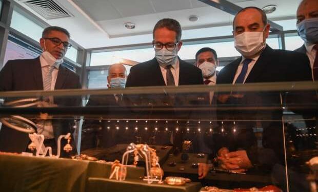 Aviation : Des exploits au plan local et international 1 - Le Progrès Egyptien Les ministres Mohamed Manar et Khaled Al-Anani inaugurant le Musée des antiquités égyptiennes à l’aéroport du Caire