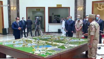 Al-Sissi inspecte des projets de production animale et laitière à Sadate