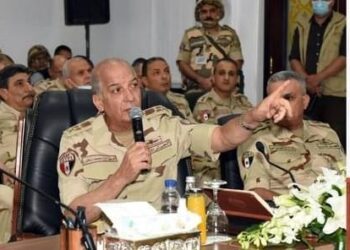 Le ministre de la Défense assiste à la phase principale du projet “Gharib 8”